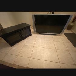 Sony 1080 HD TV and Stand