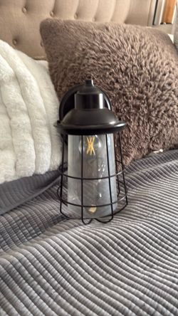Outdoor wall sconce light sensor