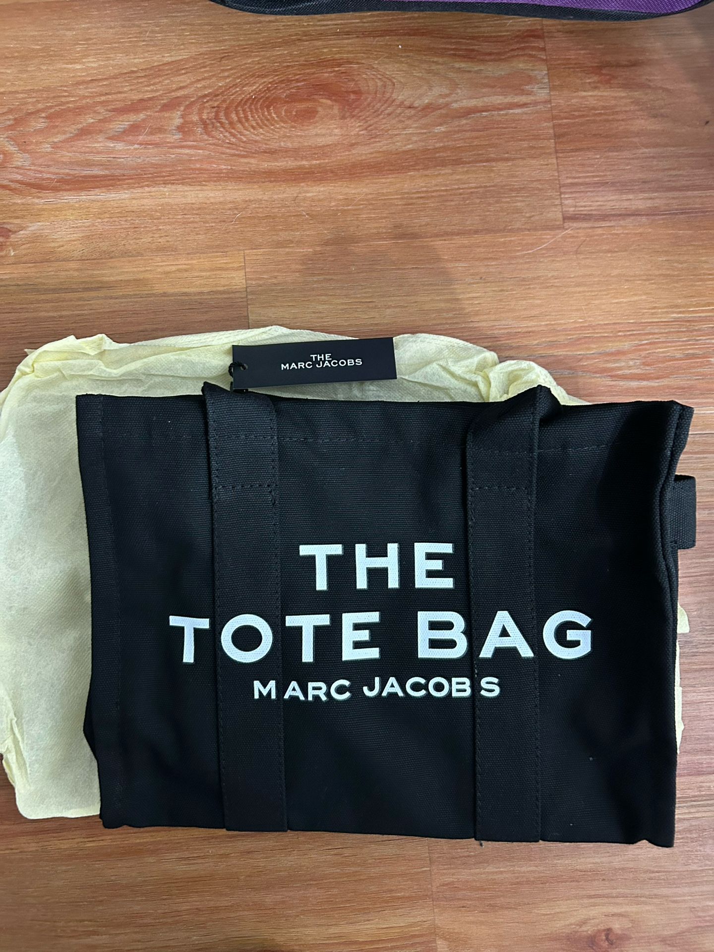 Marc Jacobs Tote Bag – Stylish & Functional