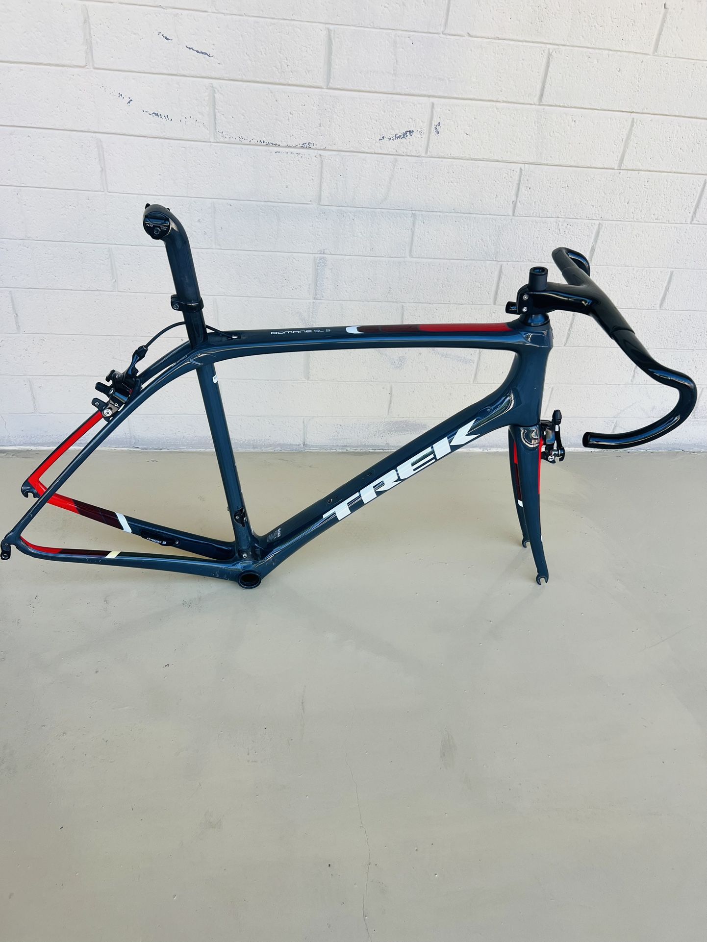 Trek Emonda SL5 Full Carbon frame with Carbon Integrated handlebars 58cm