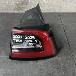 2020-2021-2022-2023 TESLA MODEL Y RIGHT TAIL LIGHT OEM USED #4031