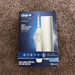 Oral B Genius 7500 Rechargeable Toothbrush 360 Pressure Sensor New in Box 