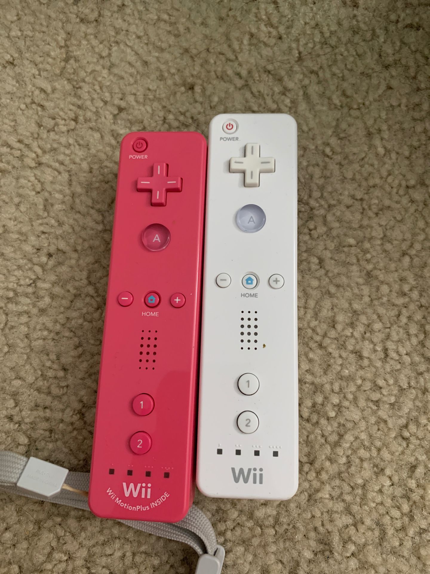 Wii controllers (2)