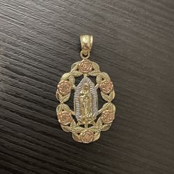 14K Virgin Mary Pendant 🙌🏽