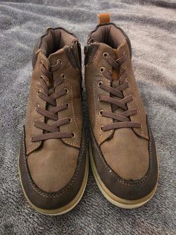 Boys boots size 1