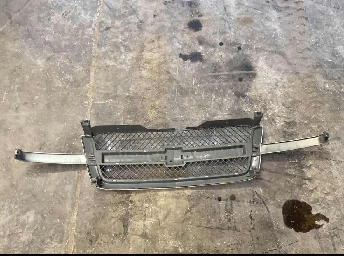 03-07 Chevy Silverado front grille