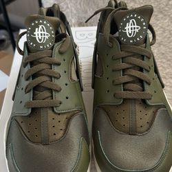 Brand New Custom Nike Harauches Men Size 12