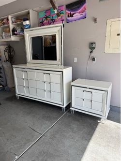 Dresser set