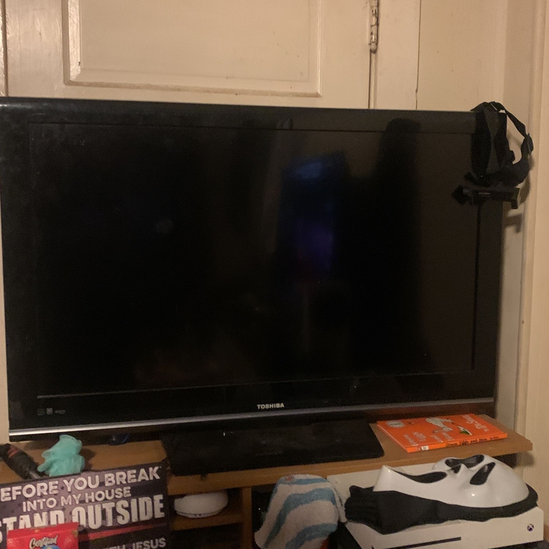TOSHIBA TV