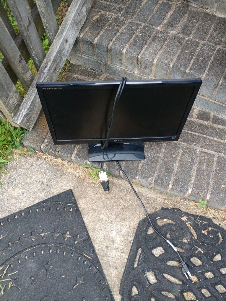 Working Computer Monitor With HDMI Adapter