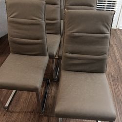 Dinner table with 6 chairs