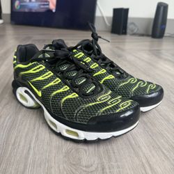 Nike Air Max Plus TN Black/Volt – Size 9.5