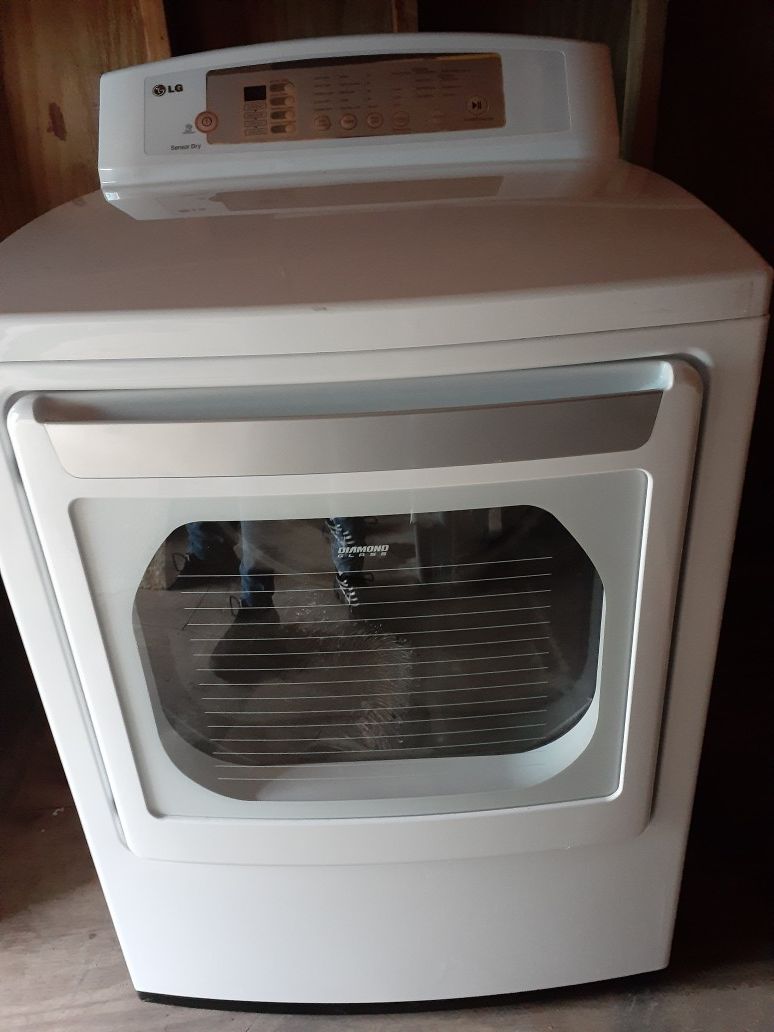 Dryer LG with diamond glass on door
