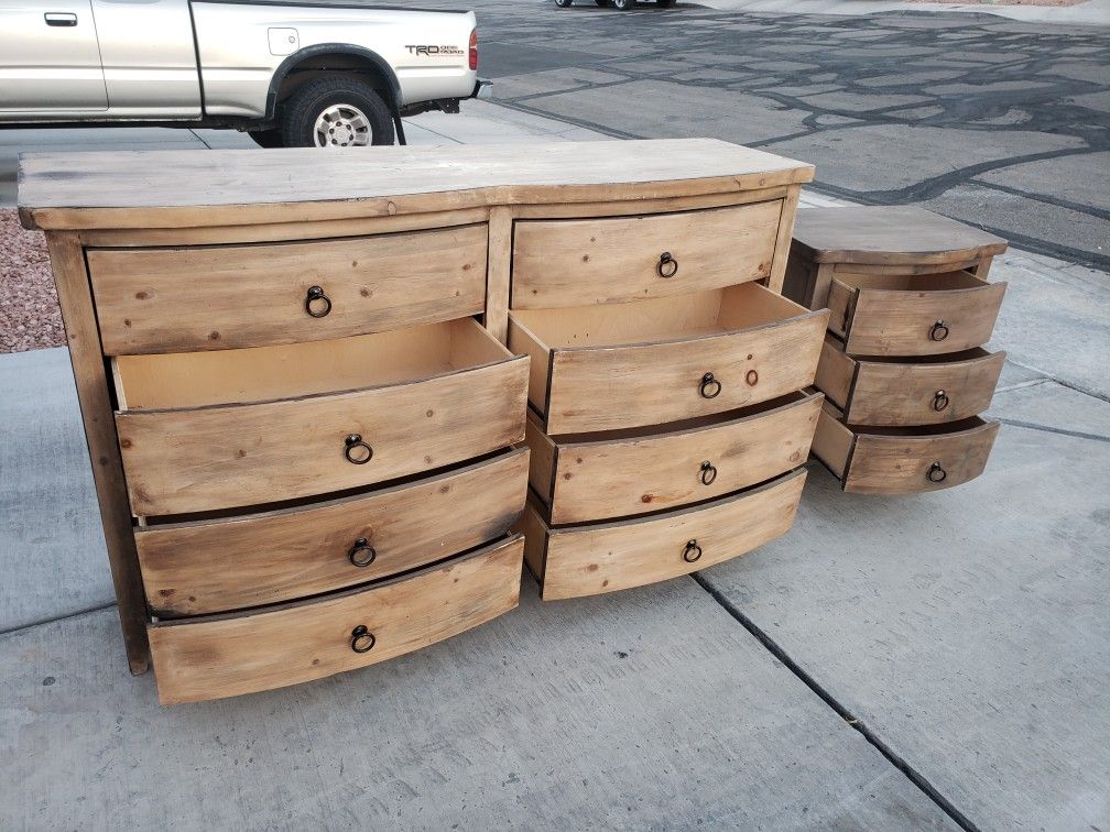 Dresser And Nightstand Set Free Delivery Included for Sale in Las Vegas