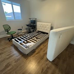 Full Kid/Teenage room: Bed+Mattress+Sheets + Small Desk + 2 chairs (does not include the computer)
