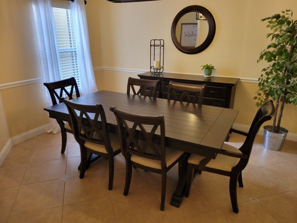 Macys Baker Street dining set, 9 Pieces for Sale in Orlando, FL OfferUp