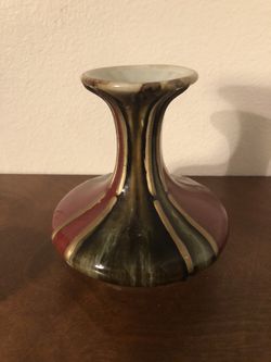 Striped pottery/vase