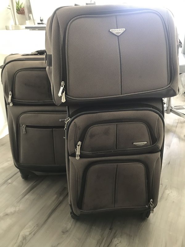Dockers 3 piece luggage with 360 wheels, expanding handle on both