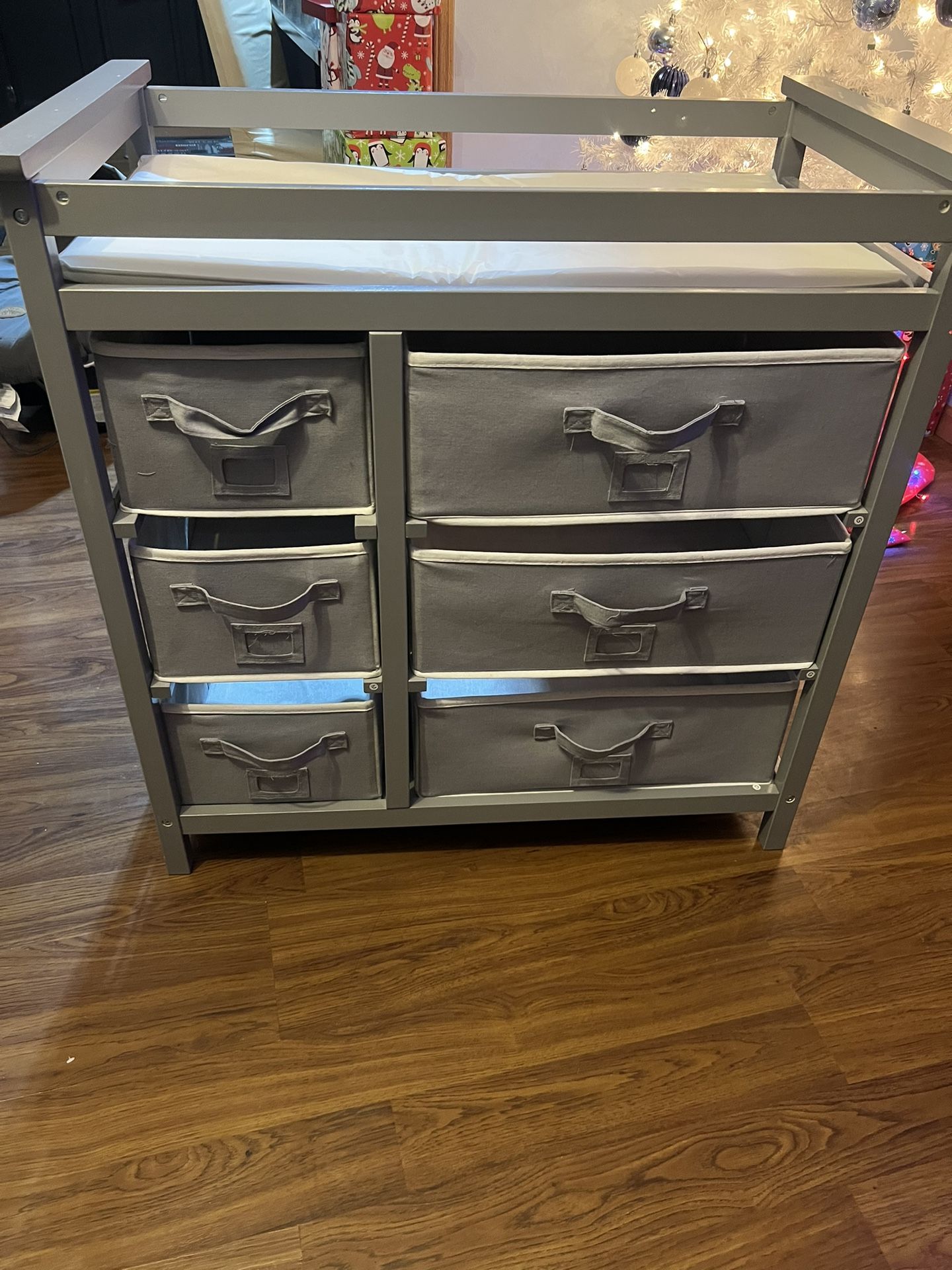 BABY DRESSER/CHANGING STATION