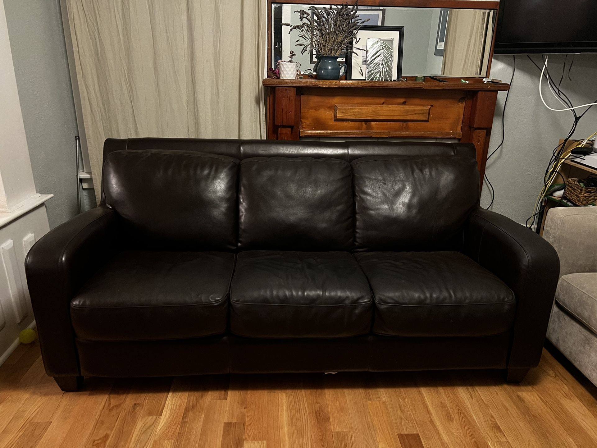 Bassett Leather Couch & Loveseat Set