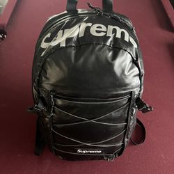 Supreme LV Duffle for Sale in Fresno, CA - OfferUp