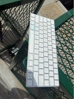 APPLE WIRELESS KEYBOARD