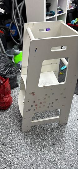 Child observation station