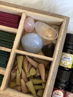 Bundle: Crystals, incenses, essentials oils