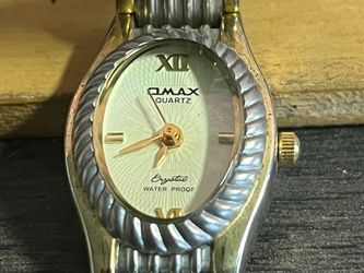 Omax Silver/Gold Tone Ladies Quartz Crystal Watch Water Proof Japan