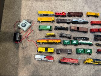 Large HO Scale Model Train Set - Bachman