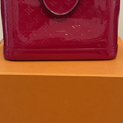 Limited edition L V women's handbags