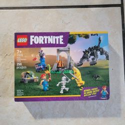 LEGO Fortnite Peely & Sparkplug's Camp (77075) building set
