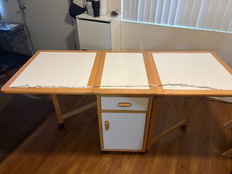 Multifunctional table leaf folding with wheels.