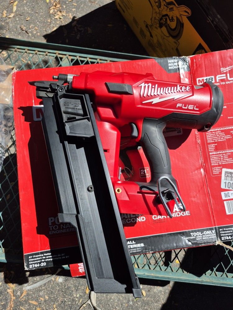 Milwaukee M18 FUEL 3-1/2 in. 18-Volt 21-Degree Framing Nailer (Tool-Only)