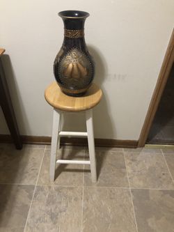 Vase and stool