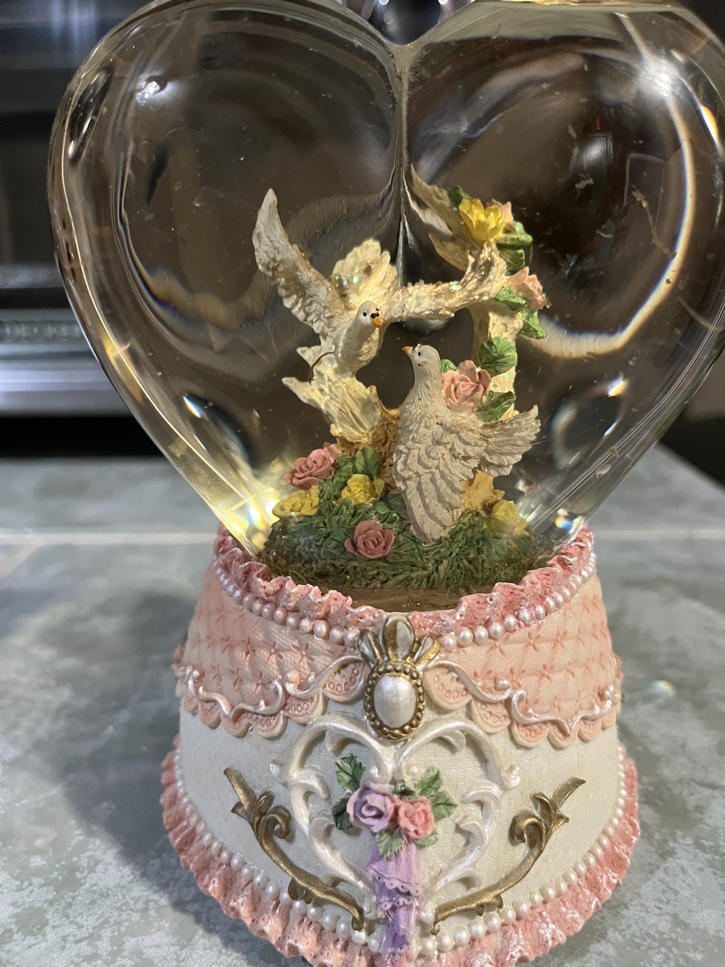 Snow Globe with Birds Plays "The Way We Were" ( WORKS)