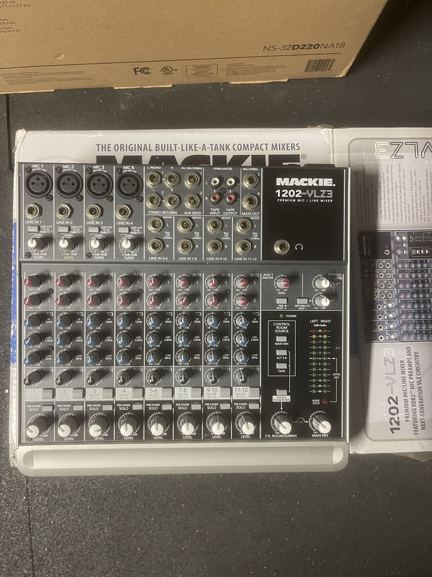 Mackie 1202-VLZ3 12-Channel Mic / Line Mixer
