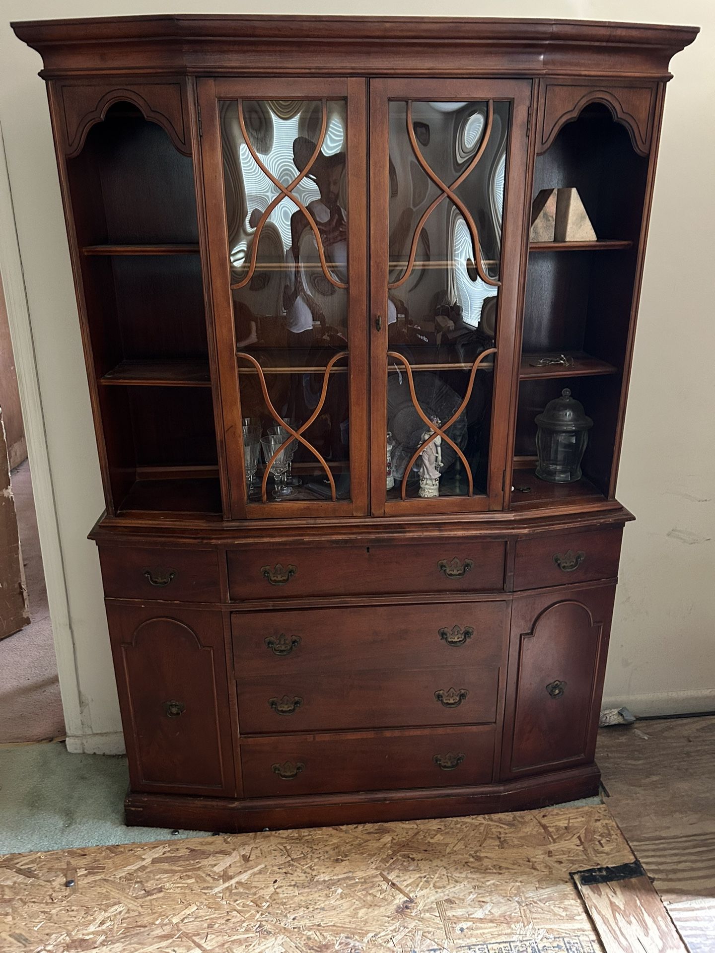 CHINA CABINET 