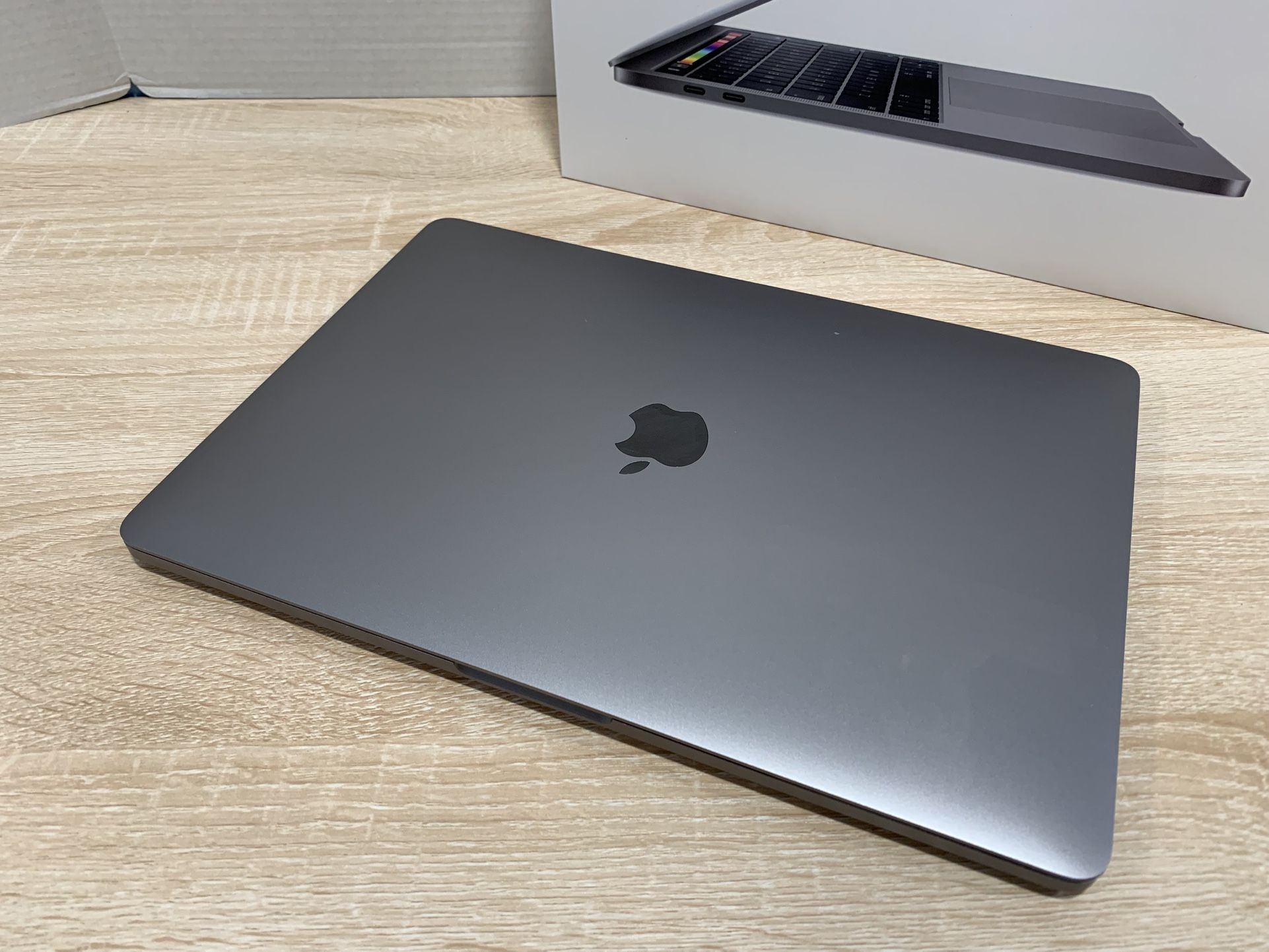 $480, 2020 MacBook Pro 13, 512GB/16GB RAM/i5, Touch Bar, factory