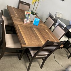 Beautiful Kitchen Table Set🖤♥️🤍Easy Financing 👍Free Delivery