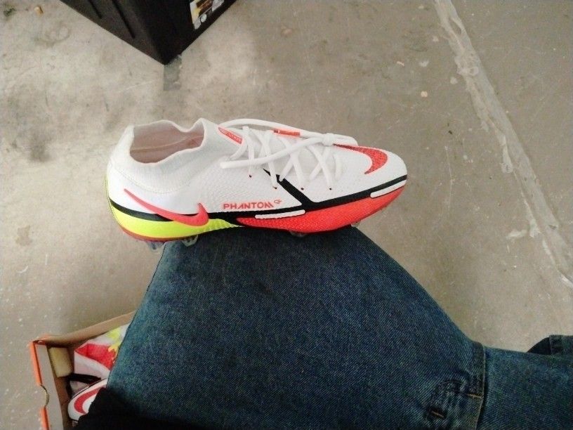 For sale Brand New nike Phantom Soccer Cliets Size 8 Men 9.5 Women