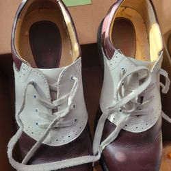 Maroon saddleshoe (catholic school)