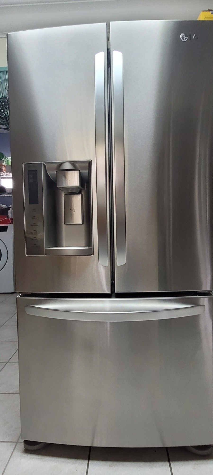 Beautiful 33" LG French Door Refrigerator