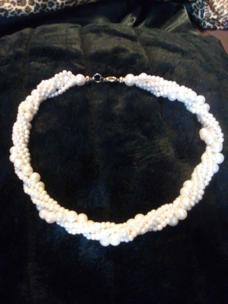 Vintage Faux Pearl Necklace