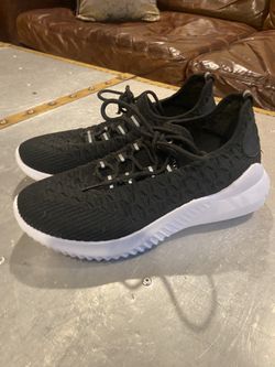 Danskin Women’s  Walking Shows. Size : 5.5  USA . Like New . 