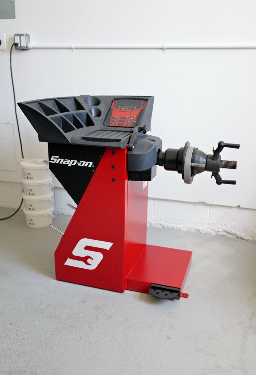 Snapon Handspin Wheel Balancer (EEWB330A)