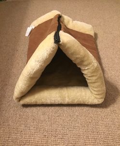 Kitty Shack Cat Bed and Mat