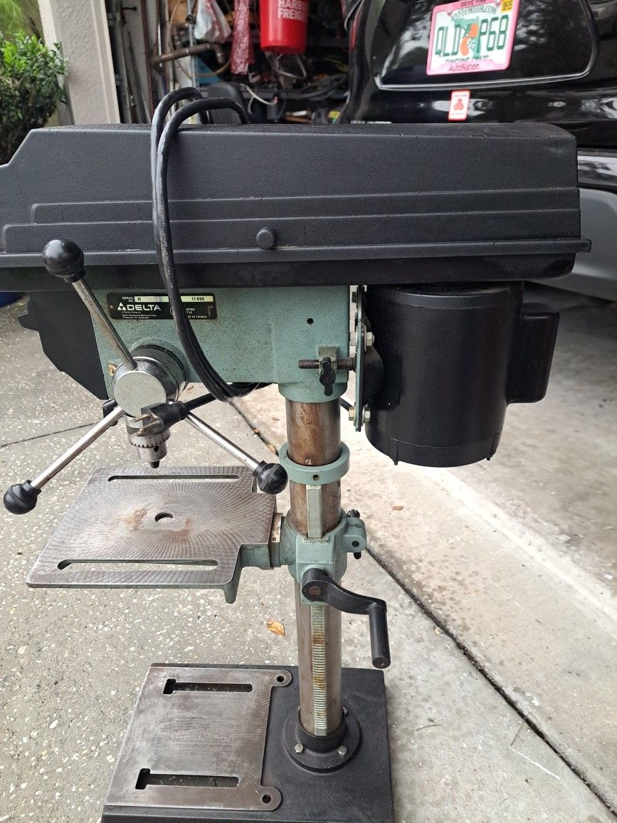 DELTA A PENTAIR CO. ELECTRIC HEAVY DRILLING MACHINE. 120 V.