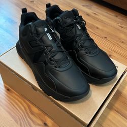 Men’s Slip Resistant Restaurant Shoes, Brand New With Box Size 12