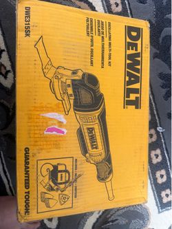 DEWALT 3 Amp Corded Oscillating Tool Kit